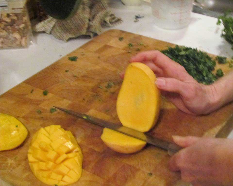 Cómo rebanar un mango, paso dos Cómo rebanar un mango, paso dos