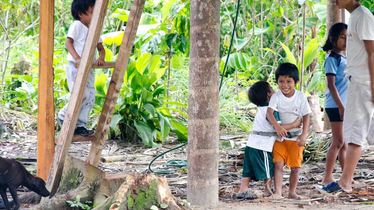 Quichua children playing games | ©Angela Drake Quichua children playing games | ©Angela Drake