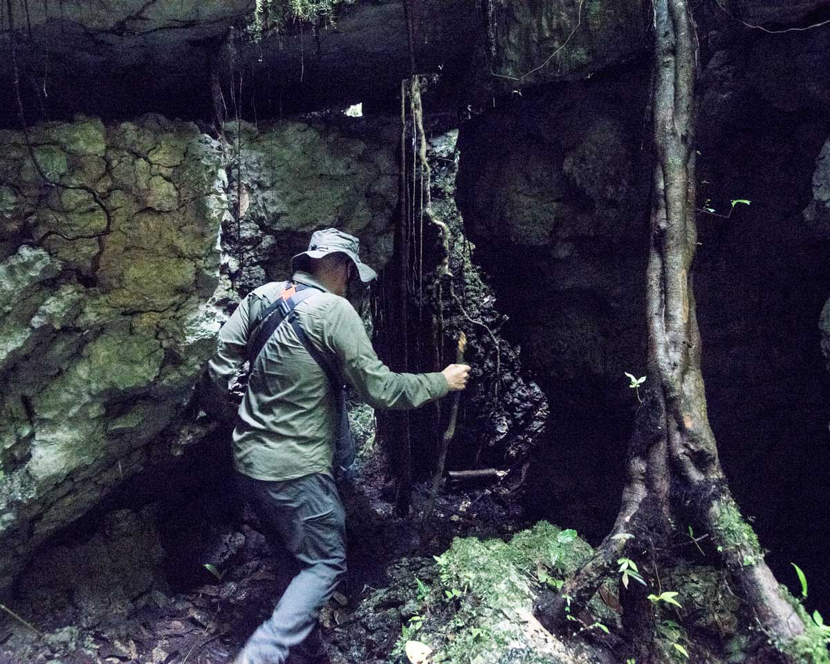 The author hiking through the Labyrinth of a Thousand Illusions, Ecuador | ©Angela Drake The author hiking through the Labyrinth of a Thousand Illusions, Ecuador | ©Angela Drake